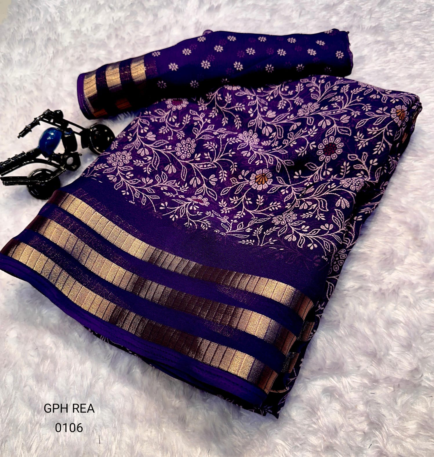Lightweight Georgette Saree with Uniform Pattern and Designer Blouse